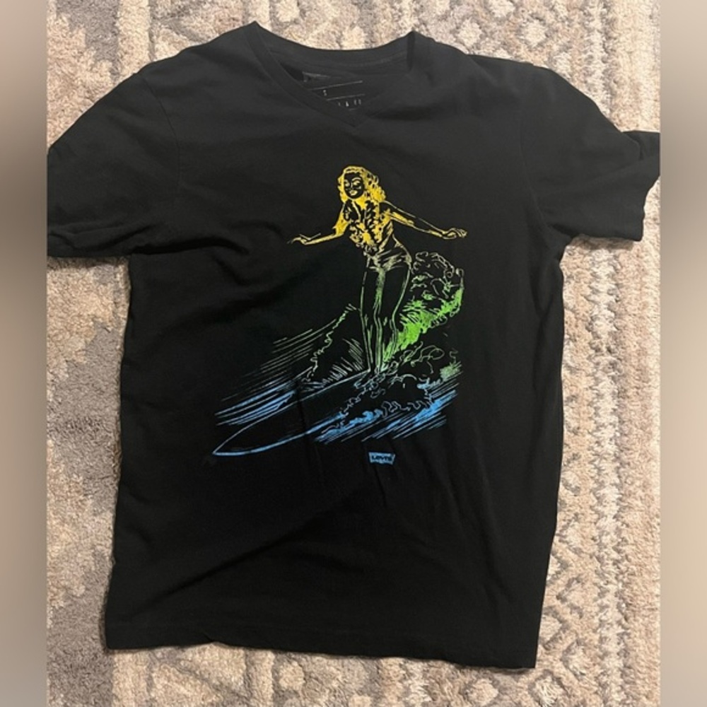 Levi’s Strauss SURFER GIRL Graphic Tee Shirt Black 0011